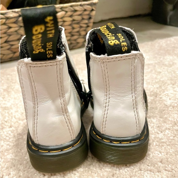 Dr. Martens toddler Chelsea zipper boots size 7. - Picture 4 of 8